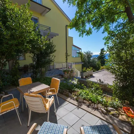 Apartment Stipe *