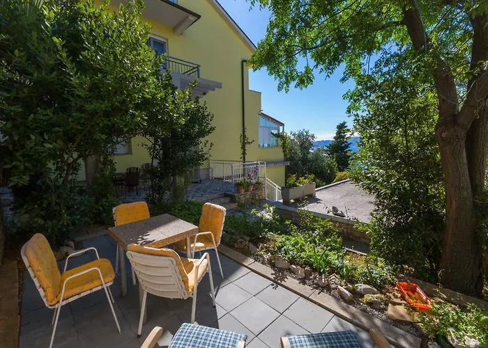 Apartment Stipe *